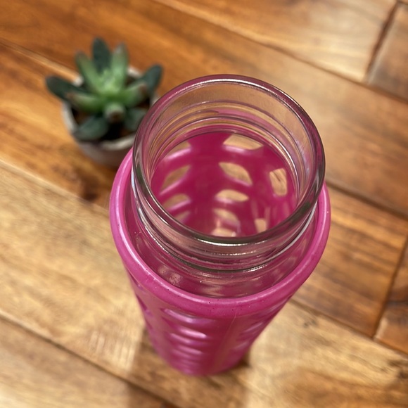 Lululemon Silicone Sleeve Water Bottle - NWOT - Picture 4 of 6